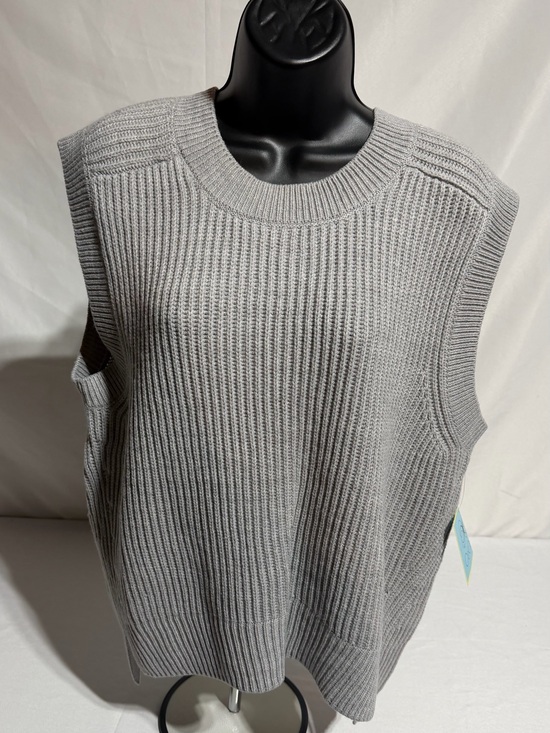 CeCe Sweaters - CeCe Heather Grey Sleeveless Side Slit Knit Sweater Vest Size Medium NWT